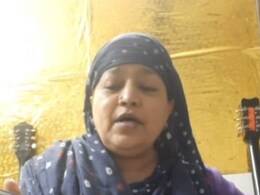 सोशल मीडिया पर छा गई गिटार वाली आंटी, आवाज से सभी को बनाया दीवाना, लोग बोले - आंटी रॉक्ड, सिंगर्स शॉक्ड सोशल मीडिया पर छा गई गिटार वाली आंटी, आवाज से सभी को बनाया दीवाना, लोग बोले - आंटी रॉक्ड, सिंगर्स शॉक्ड