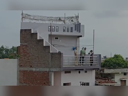 फंदे पर मिली 'BSF जवान' की गर्लफ्रेंड की लाश, पूछताछ में हुआ दूसरी शादी का खुलासा फंदे पर मिली 'BSF जवान' की गर्लफ्रेंड की लाश, पूछताछ में हुआ दूसरी शादी का खुलासा