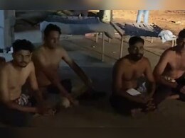 Alwar News: रात में बिजली कटौती से परेशान कांग्रेस नेता ने जीएसएस के सामने कपड़े उतार कर किया विरोध प्रदर्शन 