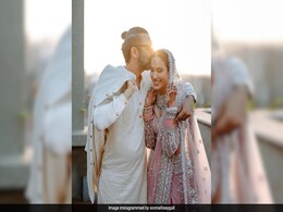 Trending: <i>Pyaar Ka Punchnama</i> Actress Sonnalli Seygall Shares Unseen Pics From Wedding On First Anniversary Trending: <i>Pyaar Ka Punchnama</i> Actress Sonnalli Seygall Shares Unseen Pics From Wedding On First Anniversary