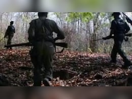 गरियाबंद में नक्सलियों पर बड़ा प्रहार: दो ढेर, SLR बरामद, घायल जवान का हुआ रेस्क्यू गरियाबंद में नक्सलियों पर बड़ा प्रहार: दो ढेर, SLR बरामद, घायल जवान का हुआ रेस्क्यू