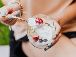 Vitamin B12 And Curd: सर्दियों में विटामिन B12 की कमी को ऐसे करें पूरा, दही में मिलाकर खा लें ये चीजें Vitamin B12 And Curd: सर्दियों में विटामिन B12 की कमी को ऐसे करें पूरा, दही में मिलाकर खा लें ये चीजें