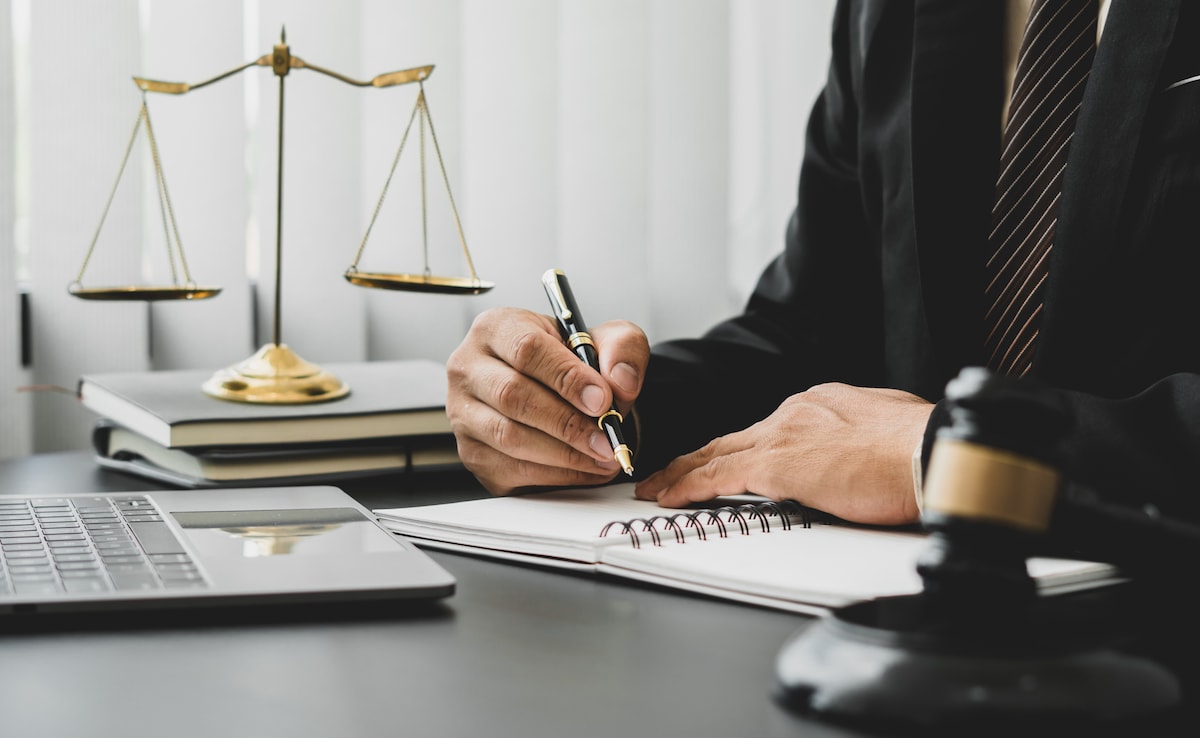 jqula4q8_advocate-generic_625x300_13_June_24 AIBE 19 परीक्षा, कल है रजिस्ट्रेशन की अंतिम तिथि, वकालत के लिए क्यों जरूरी है यह परीक्षा