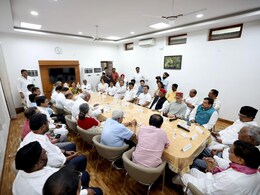 'INDIA' गठबंधन की बैठक में शामिल हुए कौन-कौन से दल… देख लीजिए पूरी लिस्ट 'INDIA' गठबंधन की बैठक में शामिल हुए कौन-कौन से दल… देख लीजिए पूरी लिस्ट