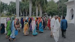 अंगूठा लगवाने के बाद 3 माह से नहीं दिया गया राशन, अब ग्रामीणों ने विधायक संग मिलकर कर दिया 'कांड'