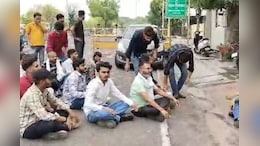 आदिवासी युवाओं ने मंत्री मदन दिलावर के आवास पर किया प्रदर्शन,  निकाला ब्लड सैंपल