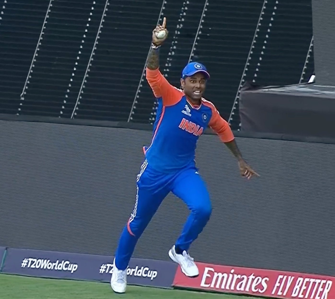 Cricket Rules Changed: मेन्स ODI के नए नियम; दो बॉल के रूल, कनकशन सब्स्टीट्यूट और बाउंड्री कैच में बदलाव