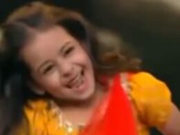 छोटी बच्ची ने सोनाक्षी-शाहिद के साड़ी के फॉल सा गाने पर किया ऐसा जबरदस्त डांस, बार बार वीडियो देख लोग, बोले- जवाब नहीं है छोटी बच्ची ने सोनाक्षी-शाहिद के साड़ी के फॉल सा गाने पर किया ऐसा जबरदस्त डांस, बार बार वीडियो देख लोग, बोले- जवाब नहीं है