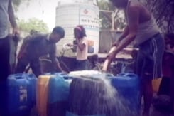 Delhi Water Crisis: पानी की किल्लत से परेशानी जनता पलायन करने को हुई मजबूर Delhi Water Crisis: पानी की किल्लत से परेशानी जनता पलायन करने को हुई मजबूर
