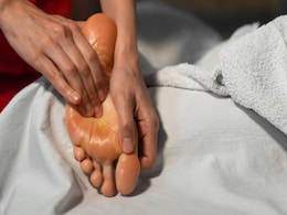 रात में तलवों पर इस तेल से 5 मिनट कर लीजिए मालिश, चैन की आएगी नींद, चेहरा जाएगा निखार और पीरियड में पेन होगा कम रात में तलवों पर इस तेल से 5 मिनट कर लीजिए मालिश, चैन की आएगी नींद, चेहरा जाएगा निखार और पीरियड में पेन होगा कम