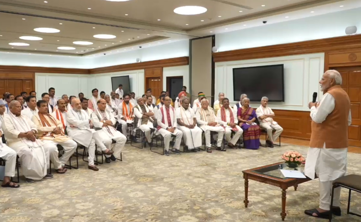 शपथ ग्रहण से पहले पीएम मोदी ने चाय पर बुलाया, इस तस्‍वीर से समझ लीजिए कौन-कौन बन रहा मंत्री