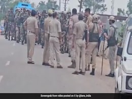 Demolition Drive Leads To Clashes And Stone-Throwing In J&K, 6 Cops Injured Demolition Drive Leads To Clashes And Stone-Throwing In J&K, 6 Cops Injured
