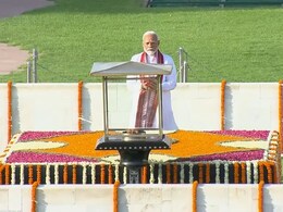 शपथ से पहले मोदी का बापू, शहीदों और अटल को नमन, देखिए तस्वीरें शपथ से पहले मोदी का बापू, शहीदों और अटल को नमन, देखिए तस्वीरें