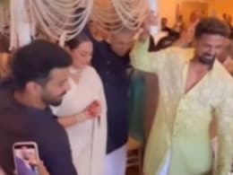 WATCH: ब्राइडल एंट्री पर इमोशनल हुईं सोनाक्षी सिन्हा, फूलों की चादर उठाए भाई नहीं लाइमलाइट ले गए ये बॉलीवुड एक्टर WATCH: ब्राइडल एंट्री पर इमोशनल हुईं सोनाक्षी सिन्हा, फूलों की चादर उठाए भाई नहीं लाइमलाइट ले गए ये बॉलीवुड एक्टर