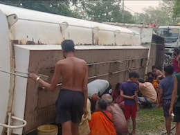 सक्ति में तेल से भरा टैंकर पलटा, लूटने के लिए टूट पड़े लोग... कवर्धा में अनियंत्रित होकर पलटी मिनी पिकअप, 6 लोग घायल सक्ति में तेल से भरा टैंकर पलटा, लूटने के लिए टूट पड़े लोग... कवर्धा में अनियंत्रित होकर पलटी मिनी पिकअप, 6 लोग घायल