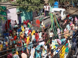 Supreme Court Pulls Up AAP Government In Delhi Over Water Crisis, Tanker Mafia Supreme Court Pulls Up AAP Government In Delhi Over Water Crisis, Tanker Mafia