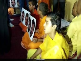 Devotees Recite Hanuman Chalisa, Offer Prayers at Temples Before T20 World Cup Final Devotees Recite Hanuman Chalisa, Offer Prayers at Temples Before T20 World Cup Final