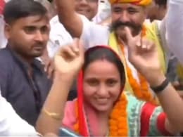 संजना जाटव की जीत के जश्न वाले वीडियो की जमकर हो रही तारीफ, अब स्वरा भास्कर का यूं आया रिएक्शन संजना जाटव की जीत के जश्न वाले वीडियो की जमकर हो रही तारीफ, अब स्वरा भास्कर का यूं आया रिएक्शन