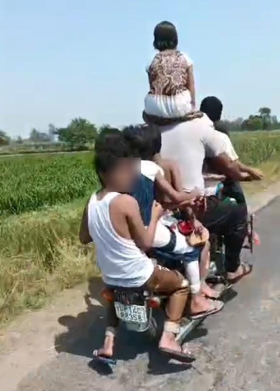 Video: 7 On 1 Bike In UP, Girl Sits On Pillon Rider's Shoulders
