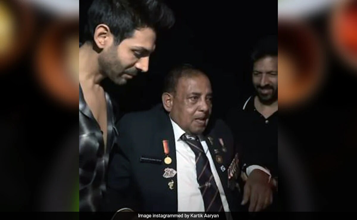 Murlikant Petkar, Kabir Khan And Kartik Aaryan At The <i>Chandu Champion</i> Screening