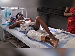 बिहार : अस्पताल की ऐसी लापरवाही! एक्सीडेंट हुआ तो प्लास्टर की जगह बांधा गत्ता बिहार : अस्पताल की ऐसी लापरवाही! एक्सीडेंट हुआ तो प्लास्टर की जगह बांधा गत्ता