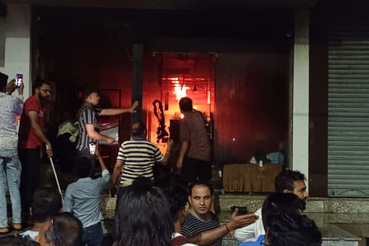 दीपावली से पहले रिटायर्ड आर्मी जवान ने पेट्रोल छिड़क लगाई आग, घर में चल रही थी पोतियों की शादी की तैयारी