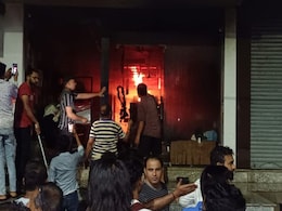 दीपावली से पहले रिटायर्ड आर्मी जवान ने पेट्रोल छिड़क लगाई आग, घर में चल रही थी पोतियों की शादी की तैयारी दीपावली से पहले रिटायर्ड आर्मी जवान ने पेट्रोल छिड़क लगाई आग, घर में चल रही थी पोतियों की शादी की तैयारी