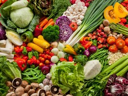 सर्वसामान्यांच्या खिशाला कात्री, भाज्यांची आवक घटल्याने दर कडाडले