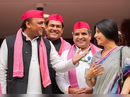 भइया, भाभी और देवर... देखिए जब लोकसभा में अखिलेश और डिंपल की जोड़ी ने खींचा सबका ध्यान भइया, भाभी और देवर... देखिए जब लोकसभा में अखिलेश और डिंपल की जोड़ी ने खींचा सबका ध्यान