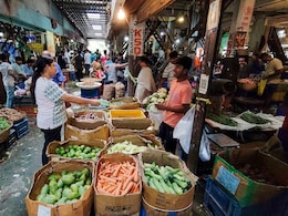 6 साल के सबसे निचले स्तर पर पहुंची खुदरा महंगाई, मार्च के महीने में घटर 3.34% 6 साल के सबसे निचले स्तर पर पहुंची खुदरा महंगाई, मार्च के महीने में घटर 3.34%