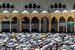 Hajj Pilgrims Death: Makkah में भीषण गर्मी के कहर से 500 से ज्यादा हज यात्रियों की मौत Hajj Pilgrims Death: Makkah में भीषण गर्मी के कहर से 500 से ज्यादा हज यात्रियों की मौत