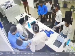 बैंक में 30 साल का कर्मचारी कुर्सी पर बैठे-बैठे अचानक मौत की नींद सो गया बैंक में 30 साल का कर्मचारी कुर्सी पर बैठे-बैठे अचानक मौत की नींद सो गया