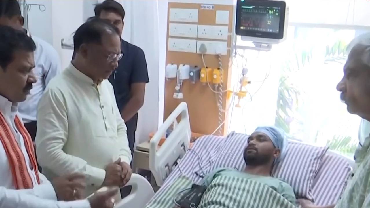 Narayanpur Naxal Encounter: मुठभेड़ में हुए घायल जवानों से मिलने पहुंचे सीएम साय