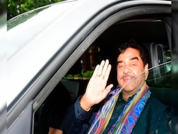Shatrughan Sinha Hospitalized, Confirms Son Luv: "Dad Had Viral Fever And Weakness..." Shatrughan Sinha Hospitalized, Confirms Son Luv: "Dad Had Viral Fever And Weakness..."