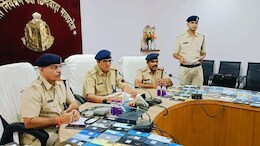 पुलिस ने लौटाए 401 गुम हुए मोबाइल, हाथों में फोन मिलते ही लोगों के आंखों से छलक पड़े आंसू