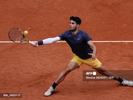 Carlos Alcaraz And Stefanos Tsitsipas Progress, Set Up French Open Quarter-Final Clash Carlos Alcaraz And Stefanos Tsitsipas Progress, Set Up French Open Quarter-Final Clash