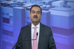 रेगिस्तान में बनाया दुनिया का सबसे बड़ा ग्रीन एनर्जी प्लांट- गौतम अदाणी रेगिस्तान में बनाया दुनिया का सबसे बड़ा ग्रीन एनर्जी प्लांट- गौतम अदाणी