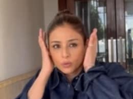VIDEO: सोनाक्षी की शादी पर बात करते हुए डर गईं तब्बू, पकड़े दोनों कान और बोलीं- शादी में हम... VIDEO: सोनाक्षी की शादी पर बात करते हुए डर गईं तब्बू, पकड़े दोनों कान और बोलीं- शादी में हम...