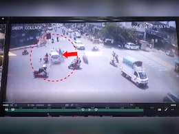 कार चालवताना माजी कुलगुरुंना अटॅक, कोल्हापुरातील रक्तरंजित थरार, Video