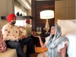 हीरामंडी के अंदाज में जब नीरू बाजवा ने दिलजीत से मांगी उनकी प्रॉपर्टी, सिंगर ने दिया ऐसा रिएक्शन, लोग बार-बार देख रहे वीडियो हीरामंडी के अंदाज में जब नीरू बाजवा ने दिलजीत से मांगी उनकी प्रॉपर्टी, सिंगर ने दिया ऐसा रिएक्शन, लोग बार-बार देख रहे वीडियो