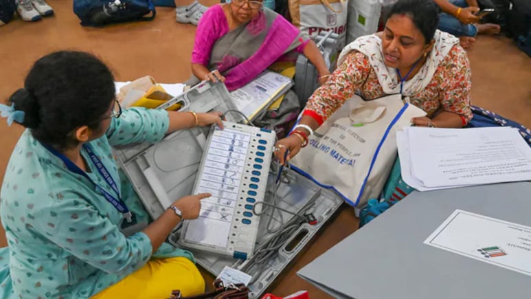 स्थानिक स्वराज्य संस्थांच्या निवडणुकांमध्ये VVPAT चा वापर? राज्य निवडणूक आयोगाने दिली सर्वात महत्त्वाची माहिती स्थानिक स्वराज्य संस्थांच्या निवडणुकांमध्ये VVPAT चा वापर? राज्य निवडणूक आयोगाने दिली सर्वात महत्त्वाची माहिती