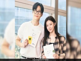 Kim Seon-Ho And Go Yoon Jung Begin Filming <i>Can This Love Be Translated?</i> Kim Seon-Ho And Go Yoon Jung Begin Filming <i>Can This Love Be Translated?</i>