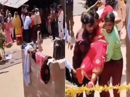 शादी के समय दहाड़े मार-मारकर रोती नजर आई दुल्हन, लोग बोले- विदाई हो रही या किडनैपिंग शादी के समय दहाड़े मार-मारकर रोती नजर आई दुल्हन, लोग बोले- विदाई हो रही या किडनैपिंग