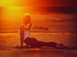 Yoga Tips: शाम में योग करना कितना फायदेमंद है? जानिए क्या सुबह जितना ही मिलेगा फायदा