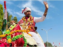 Parliament Session 2024: ऊंट पर बैठकर संसद जाएंगे राजकुमार रोत, पहली बार सांसद के रूप में लेंगे शपथ Parliament Session 2024: ऊंट पर बैठकर संसद जाएंगे राजकुमार रोत, पहली बार सांसद के रूप में लेंगे शपथ