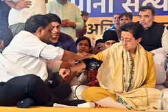 AAP's Atishi In ICU After Blood Sugar Levels Drop, Ends Hunger Strike AAP's Atishi In ICU After Blood Sugar Levels Drop, Ends Hunger Strike