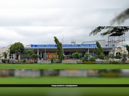 जबलपुर एयरपोर्ट पहुंचे यात्री के बैग से मिली ये चीज, शख्स को फ्लाइट लेने से रोका और पुलिस को सौंपा जबलपुर एयरपोर्ट पहुंचे यात्री के बैग से मिली ये चीज, शख्स को फ्लाइट लेने से रोका और पुलिस को सौंपा