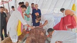 राजस्थान सीएम भजनलाल शर्मा ने किए गिर्राज महाराज के दर्शन, श्रीनाथ जी व मुखारविंद मंदिर में किया दुग्धाभिषेक