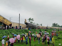 Kanchanjunga Express That Was Hit By Goods Train Reaches Sealdah Kanchanjunga Express That Was Hit By Goods Train Reaches Sealdah