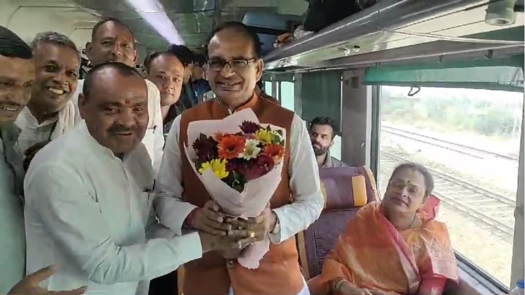 Welcome To Shivraj Singh Chauhan: केंद्र में मंत्री बनने के बाद शिवराज सिंह चौहान का आज पहला भोपाल दौरा, 65 जगहों पर बनाए गए स्वागत मंच